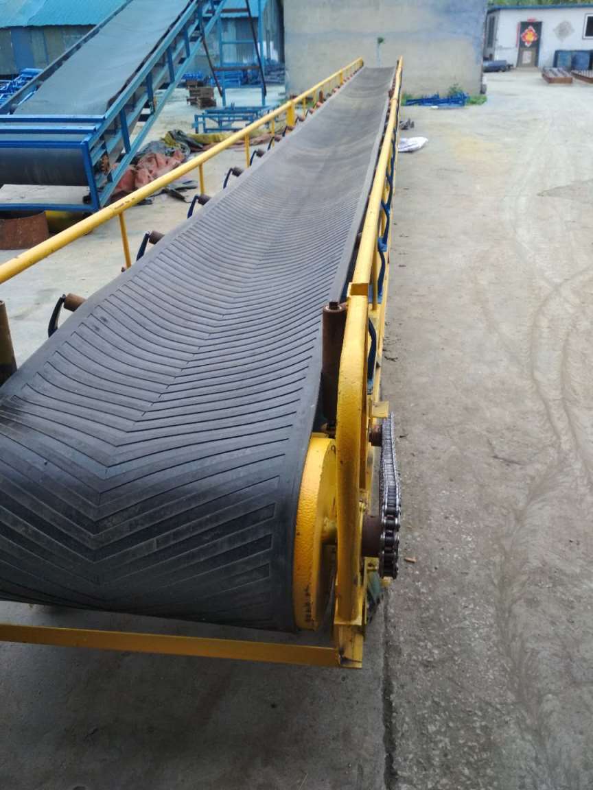 邯郸固定式皮带运输机在肥料装卸中的应用及金属传送带优势